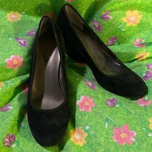 Naturalizer Barner Black Suede Wedge Pump